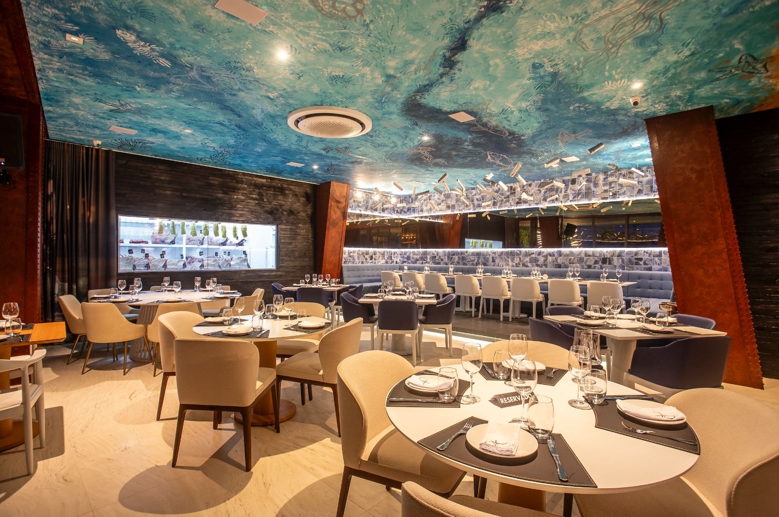 OX Room Steakhouse desce a serra e inaugura unidade em Balneário Camboriú