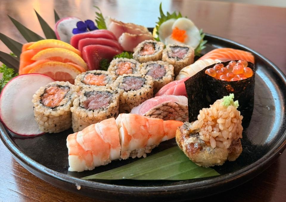 Novidades no cardápio do Jun Sakamoto Casual  Restaurante incorpora bluefin, vieiras e enguia nos combinados